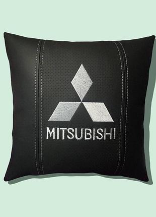 Автомобільна подушка в салон mitsubishi/мітсубісі чорна з білим логотипом