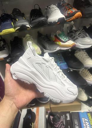 Оригинальные женские кроссовки adidas ozgaia