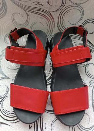 Босоніжки нові розмір 39