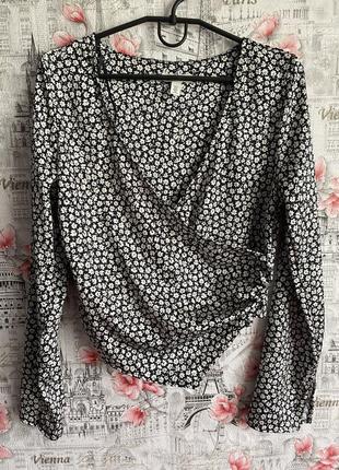 Жіноча кофтинка