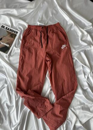 Спортивки нейлоновые от nike,оригинальные