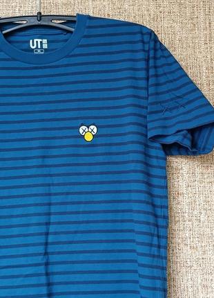 Футболка від uniqlo в колабі з kaws