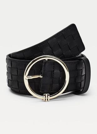 Женский кожаный пояс известного бренда Tommy hilfiger.