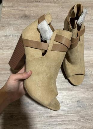 Босоніжки ботильйони з відкритим носом justfab