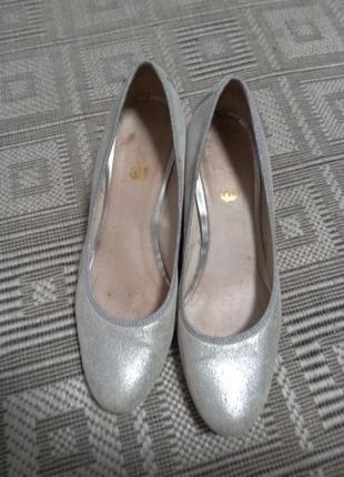 Кожаные туфли на танкетке 39 р. стелька 25 см