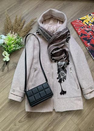 Класне якісне пальто з капюшоном