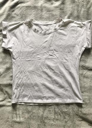 Біла футболка