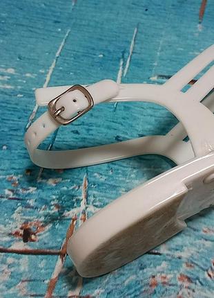 Босоніжки сандалії білі з чорною квіткою7 фото