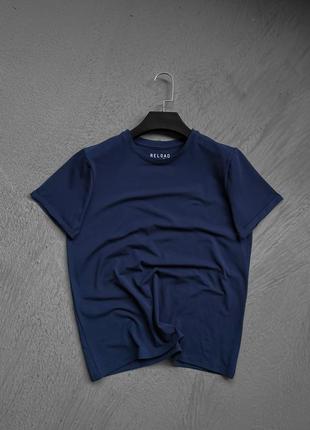 Базова однотонна футболка