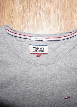 Серая трикотажная женская футболка 0GY tommy hilfiger3 фото