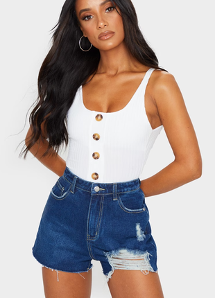 Джинсовые шорты prettylittlething