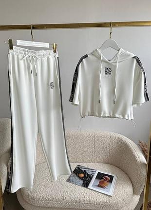 Женский спортивный костюм в стиле loewe