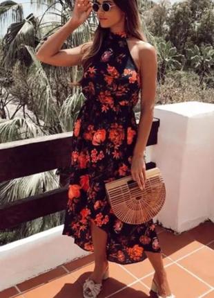 Шикарное черное платье с красными цветами