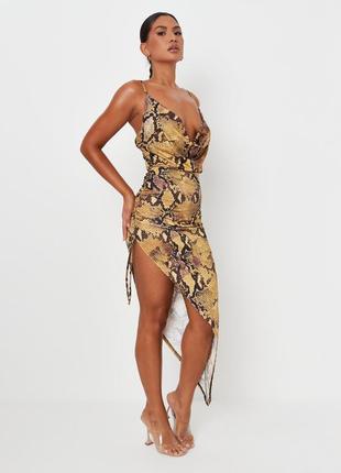 Шикарное вечернее платье в змеиный принт