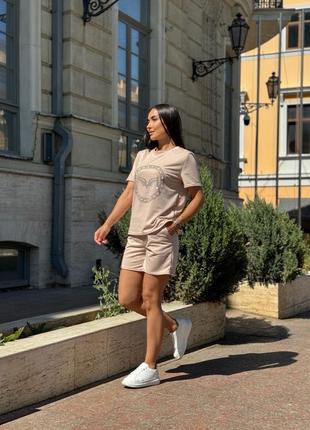 Костюм со стразами в цветах