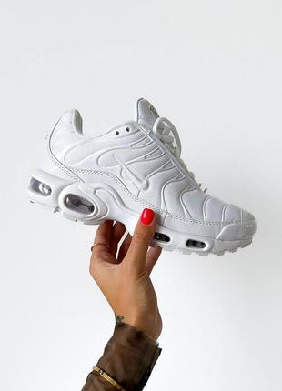 Трендові жіночі кросівки nike air max tn plus white білі