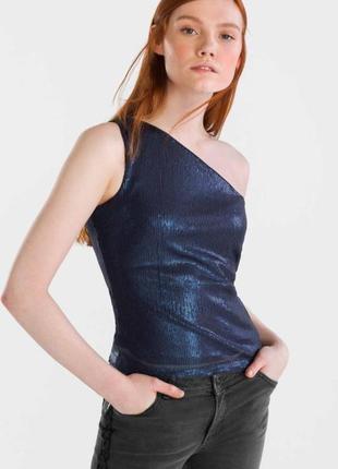 Майка с пайетками на одно плечо