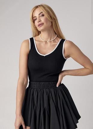 Майка з v-горловиною в рубчик