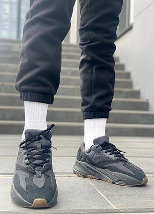 Кроссовки adidas yeezy 700 utility black5 фото