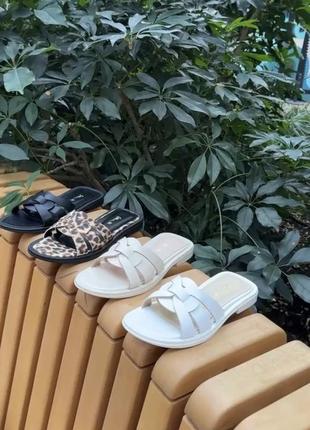 Шльопанці шкіряні чорні білі бежеві леопард