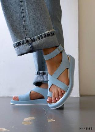 Босоножки замшевые Сети через палец голубые