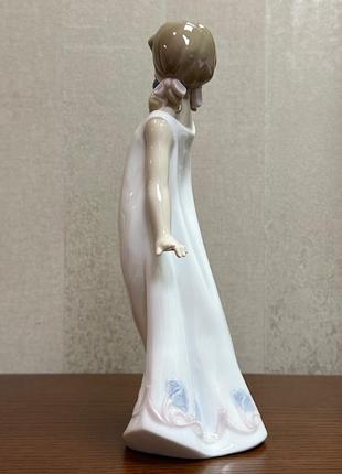 Фарфоровая статуэтка lladro «симпатичная вертушка».