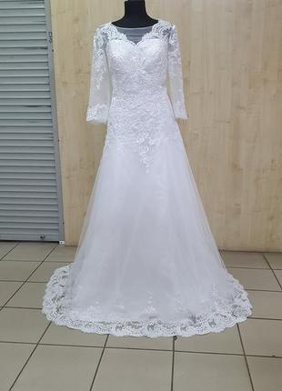 Весільна сукня з мереживом та шлейфом l, xl