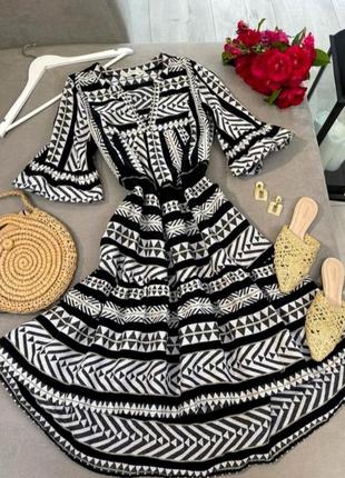 Красивое платье с орнаментом