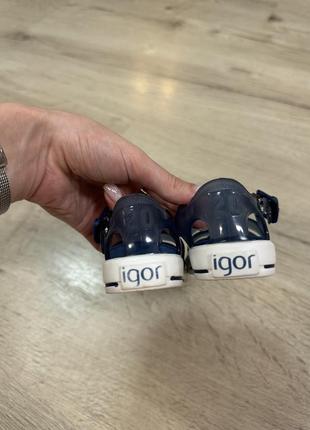Резиновые босоножки бренда igor