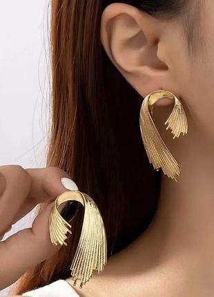 Стильні жіночі сережки біжутерія