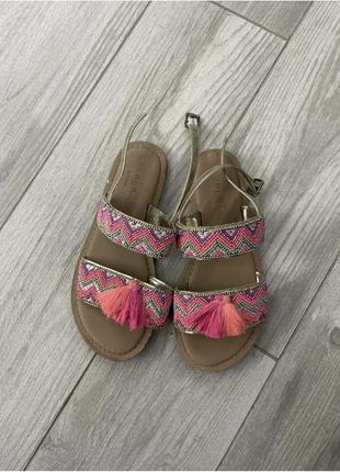 Босоножки фирмы monsoon