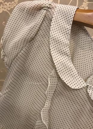 Дуже красива та стильна брендова блузка в горошок.