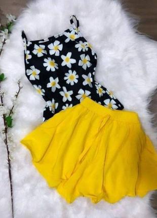 Боді та шорти-спідниця