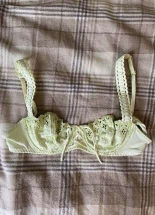 Літній французький лаймовий бюст s