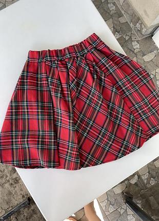 Стильна спідниця в клітинку