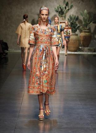 Историческое колесо эпохи от дольче габбана