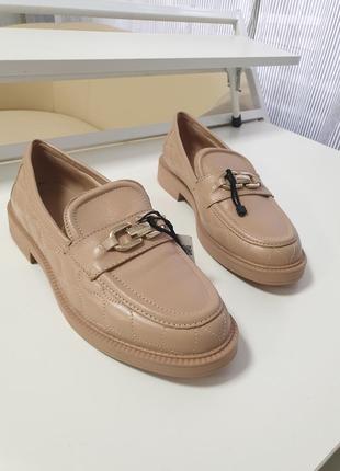 Базовые натуральные кожаные лоферы туфли стеганые нюдовые zara натуральная кожа