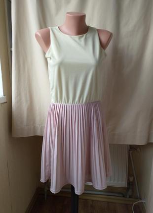 Легкое платье с юбкой плиссе