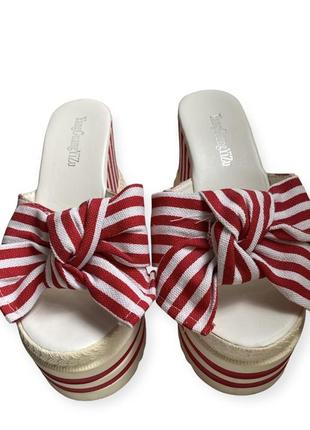 Босоніжки на платформі