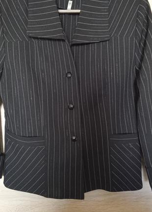 Жіночій жакет у смужку