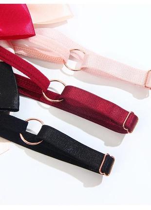 Изысканные эротические трусики с открытым доступом и с декоративными жемчужинами...