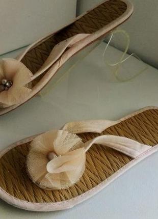 Милі капці з солом'яною устілкою