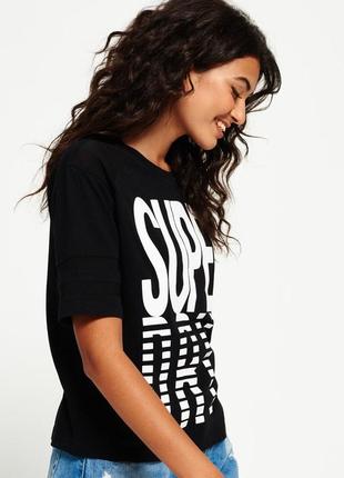 Стильна укорочена футболка з логотипом superdry розмір s