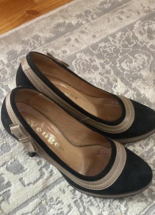 Замшеві туфлі