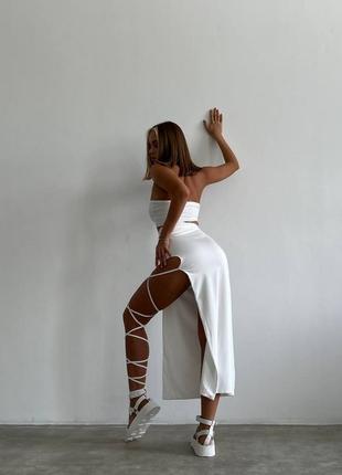 Стильный и сексуальный костюм: топ бандо и юбка с разрезом🌸