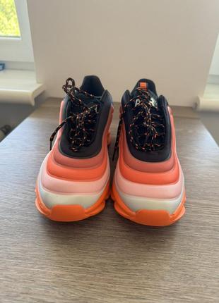 Яркие, легкие, комфортные мужские кроссовки