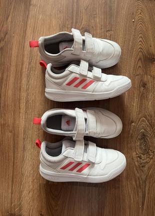 Кросівки tensaur s24049 білі кросівки на ліпучки для дівчинки adidas 33 34