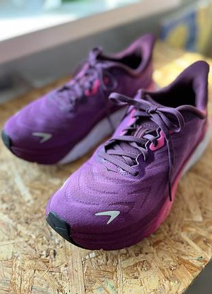 Hoka arahi 6