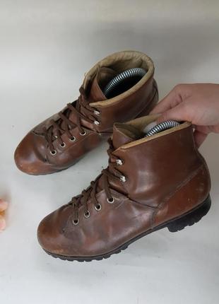 Добротные ботинки берцы женские из натуральной мягкой кожи vibram