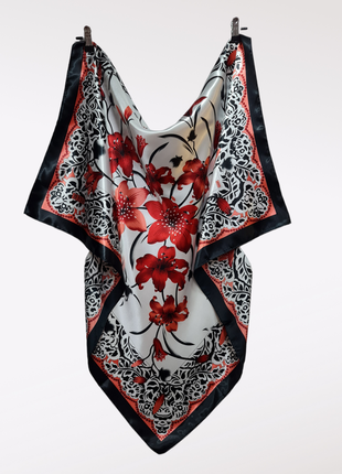 Красива шовкова хустка